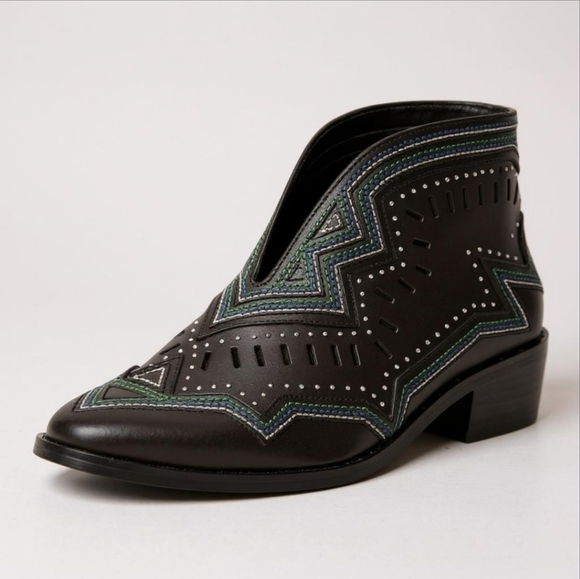 Ivy Kirzhner Santa Cruz Studded Festival Ankle Boot Black Leather 8M - Picture 1 of 12